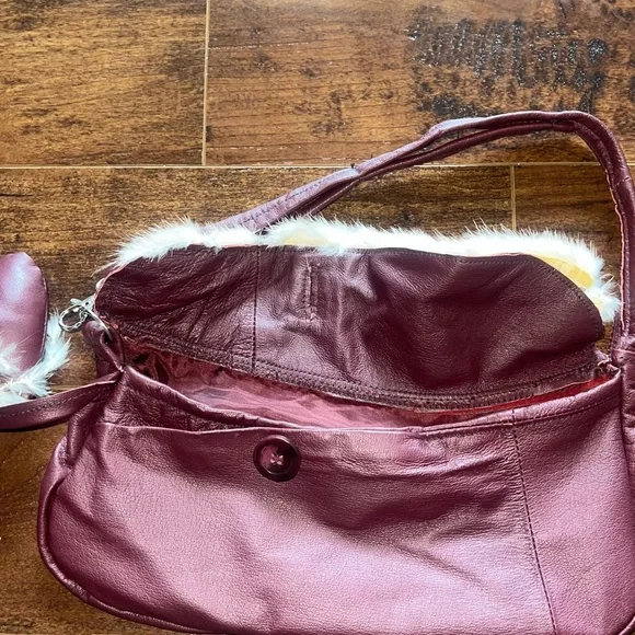 Elegant Faux Fur Trimmed Shoulder Bag - Picture 2 of 4